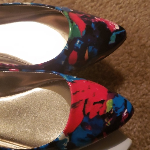 Flowered Patent Shoes - Picture 3 of 3